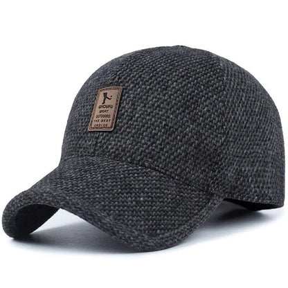 Vintermössa för män med öronskydd och justerbar snapback