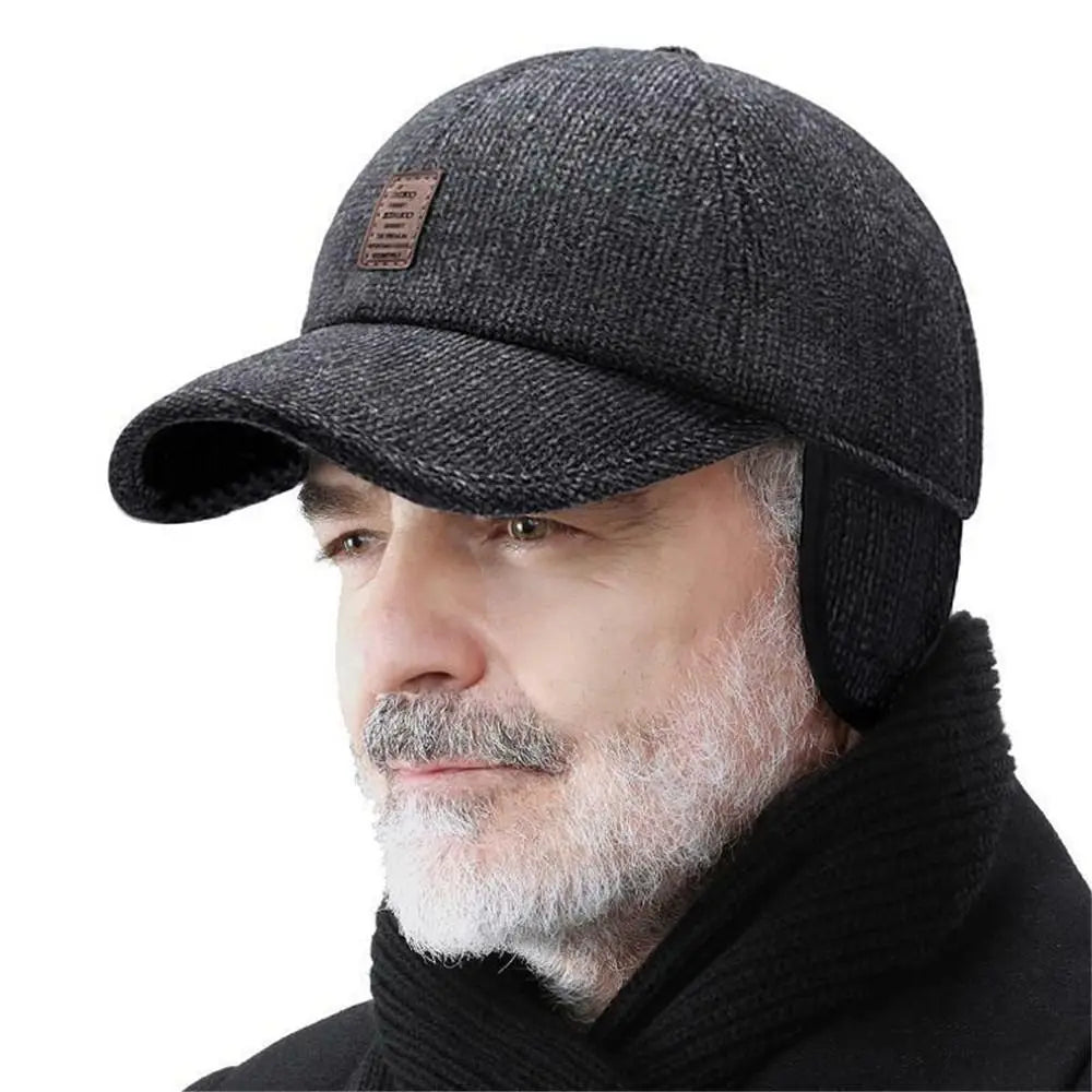 Vintermössa för män med öronskydd och justerbar snapback