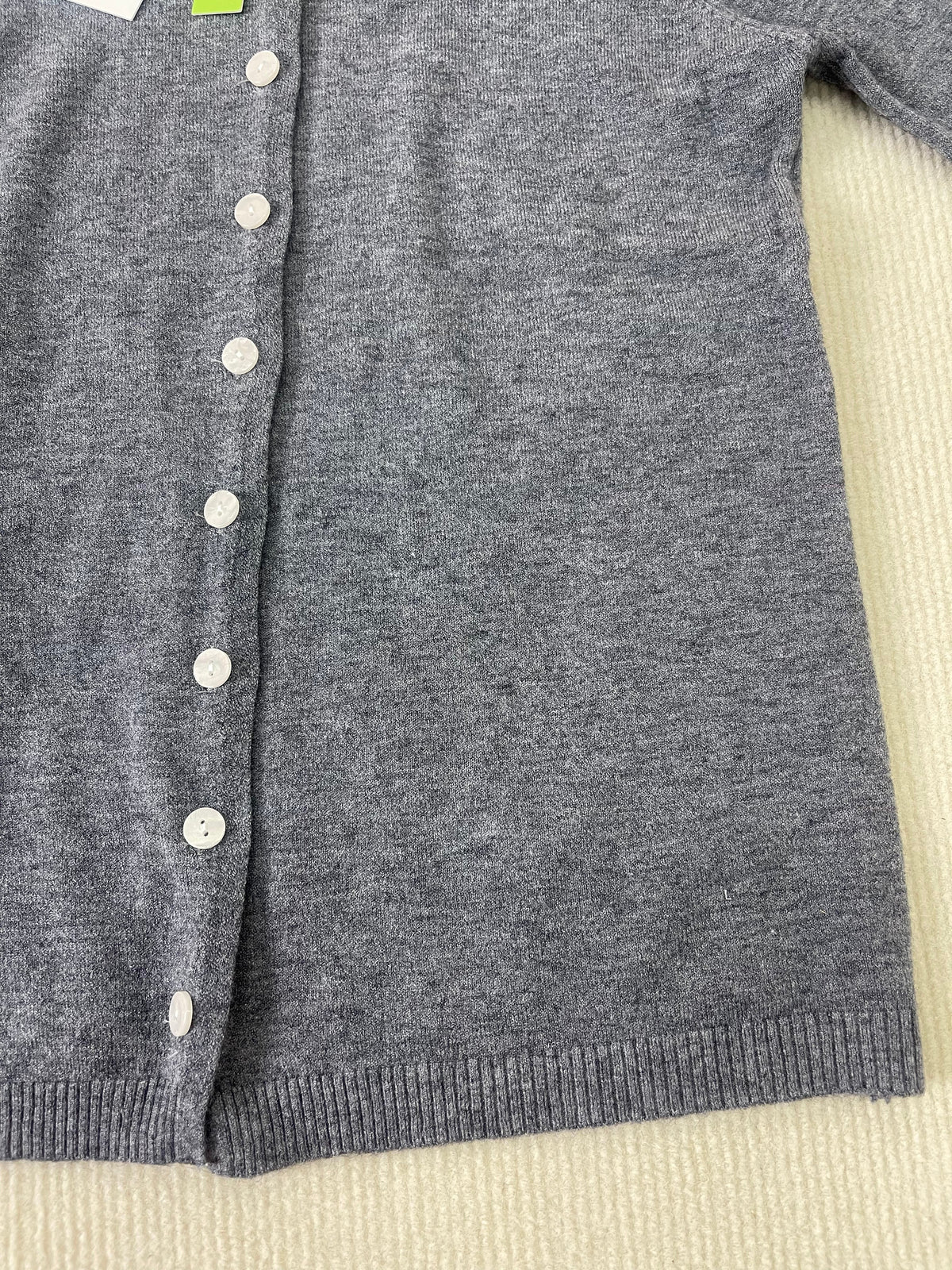 Schlichter Langarmpullover für Damen mit figurbetontem, schmeichelndem Schnitt