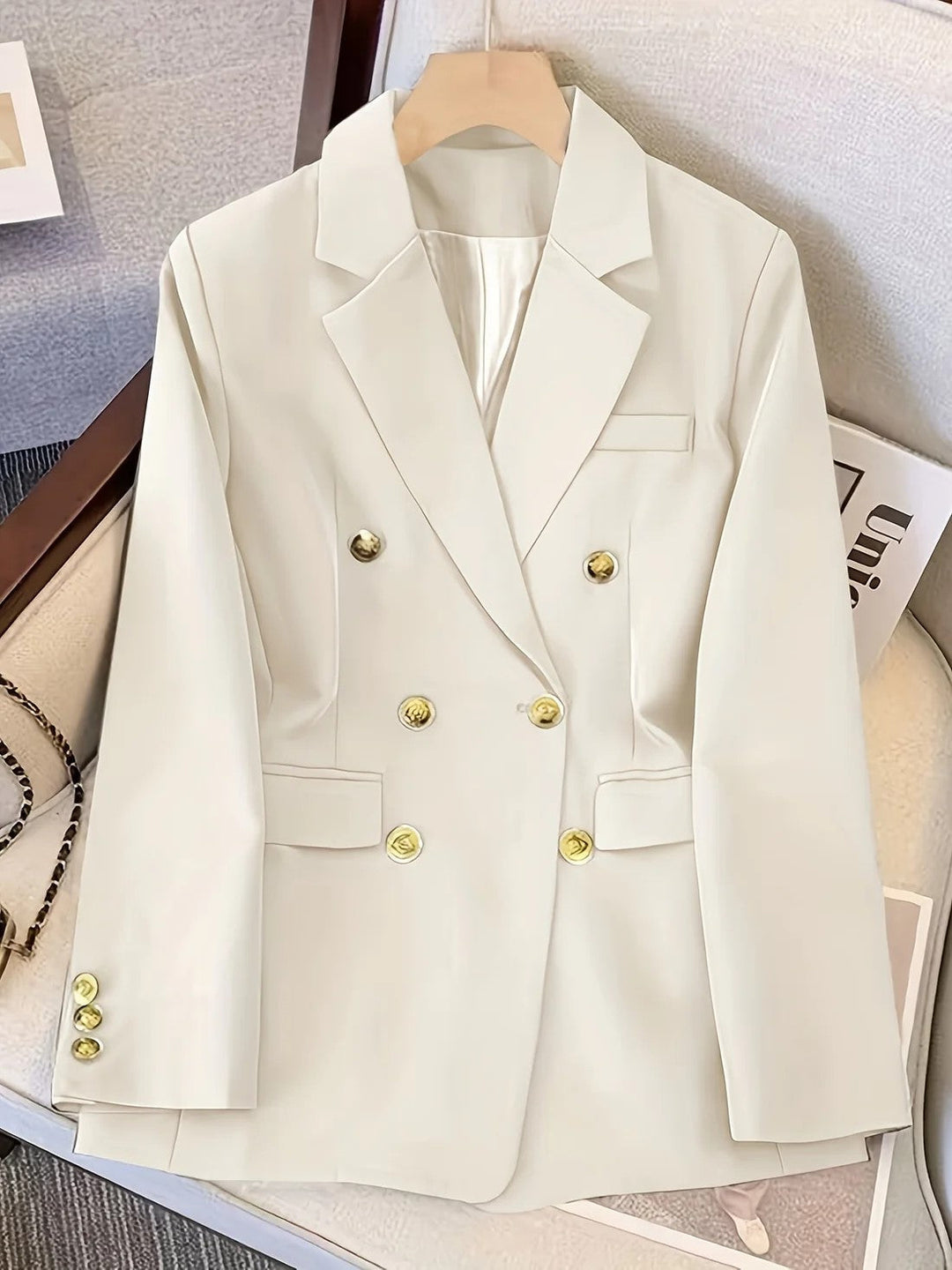 Women’s Tailored Business Blazer with Elegant Button Accents
