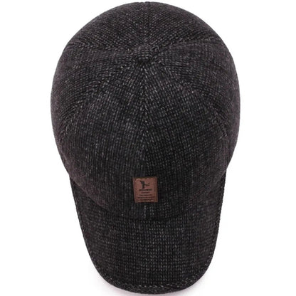 Vintermössa för män med öronskydd och justerbar snapback