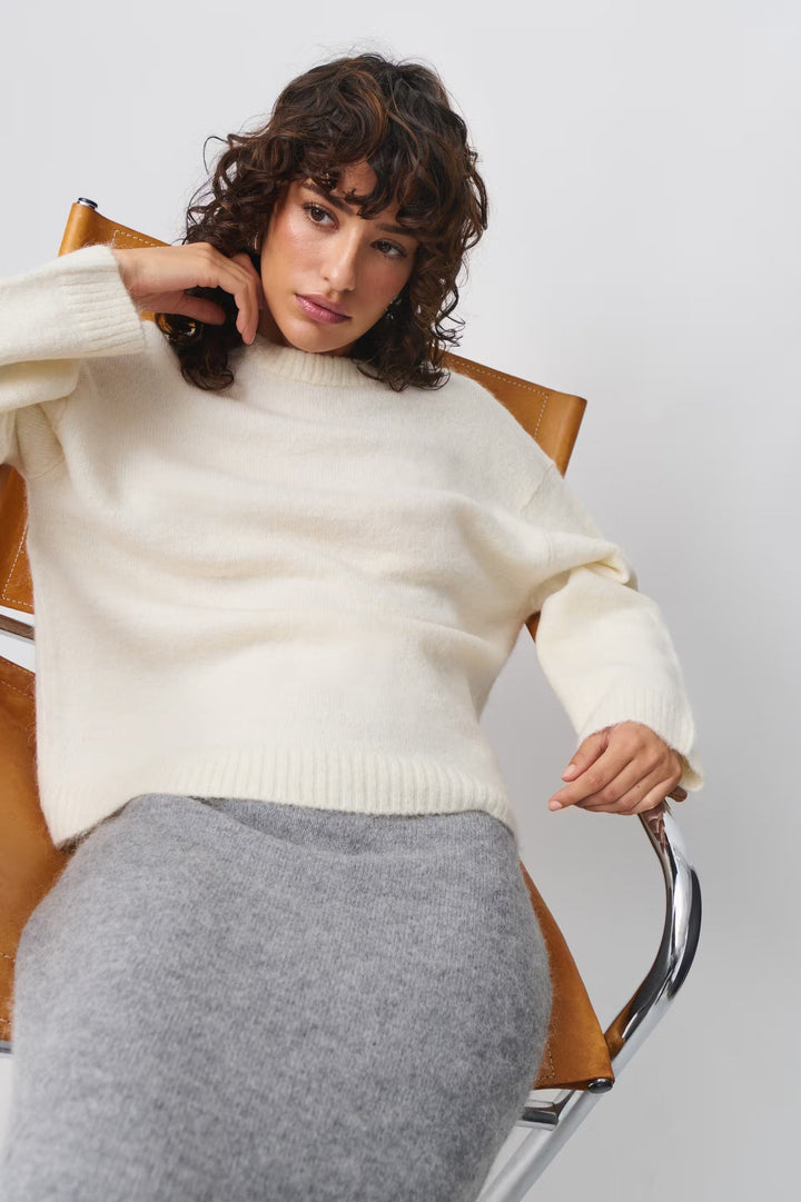 Women's Oversized Chic Pullovers - Timeless Style
