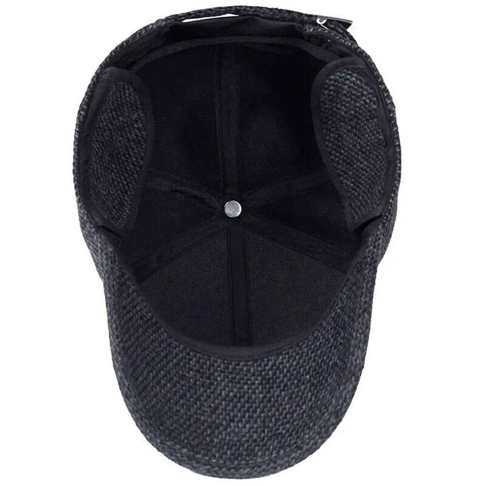 Vintermössa för män med öronskydd och justerbar snapback
