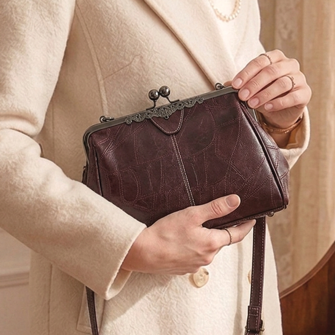 Jacqueline | Women's Vintage Clasp Handbag