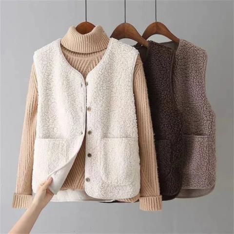 Women's Cozy Sleeveless Vest with Sheepskin Effect - Light and Warm