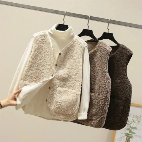 Women's Cozy Sleeveless Vest with Sheepskin Effect - Light and Warm