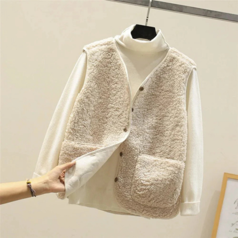 Women's Cozy Sleeveless Vest with Sheepskin Effect - Light and Warm
