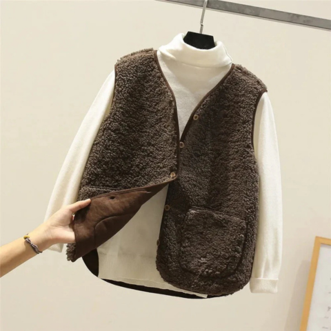 Women's Cozy Sleeveless Vest with Sheepskin Effect - Light and Warm