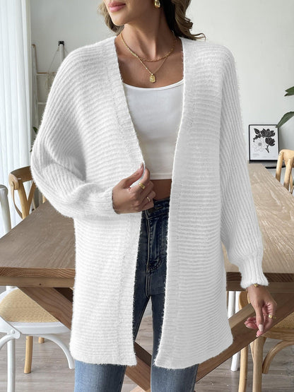 Vevd cardigan i fuskemink til dame med åpen front og lang passform
