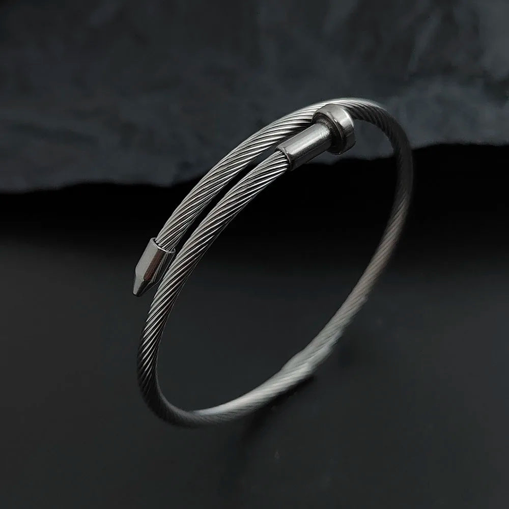 Elegant Clou Bracelet for Stylish Accessory and Fashion Statement