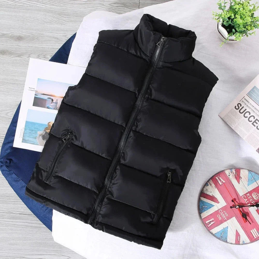 Miesten kapea tikattu toppaliivi pystykauluksella syksyyn