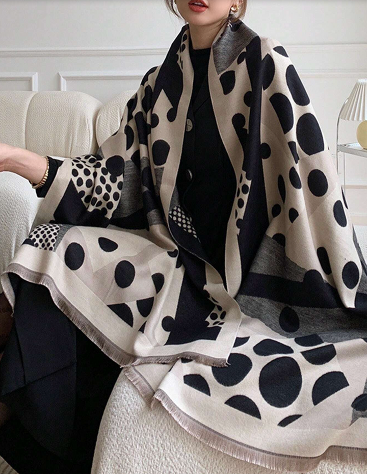 Women's Graphic Scarf with Pockets for Stylish Convenience
