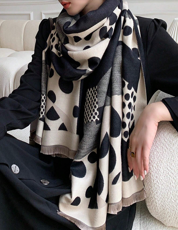 Women's Graphic Scarf with Pockets for Stylish Convenience
