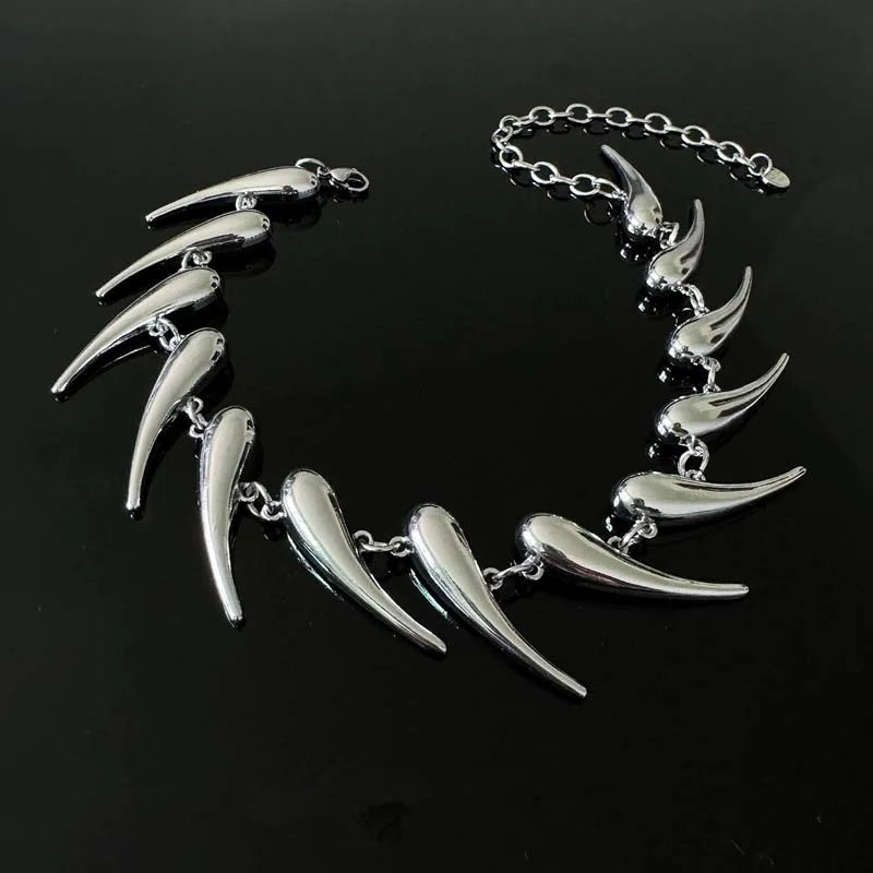 Stylish Steel Talon Pendant Necklace for Unique Fashion Statement