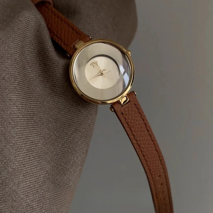 Stylish Cheltenham-Inspired Wristwatch for Timeless Elegance