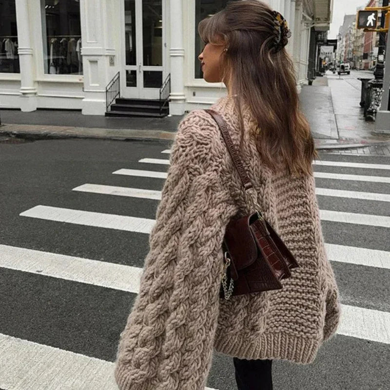 Women's Oversized Sweater - Cozy and Fashionable Comfort