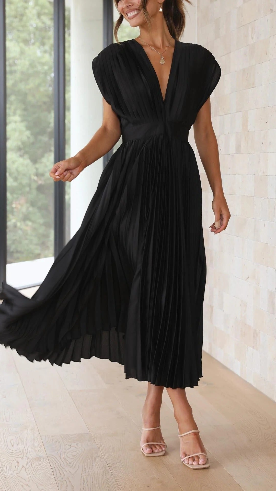 Women's Pleated V-Neck Long Dress