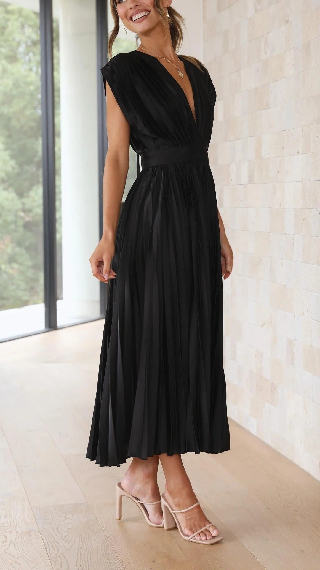 Women's Pleated V-Neck Long Dress