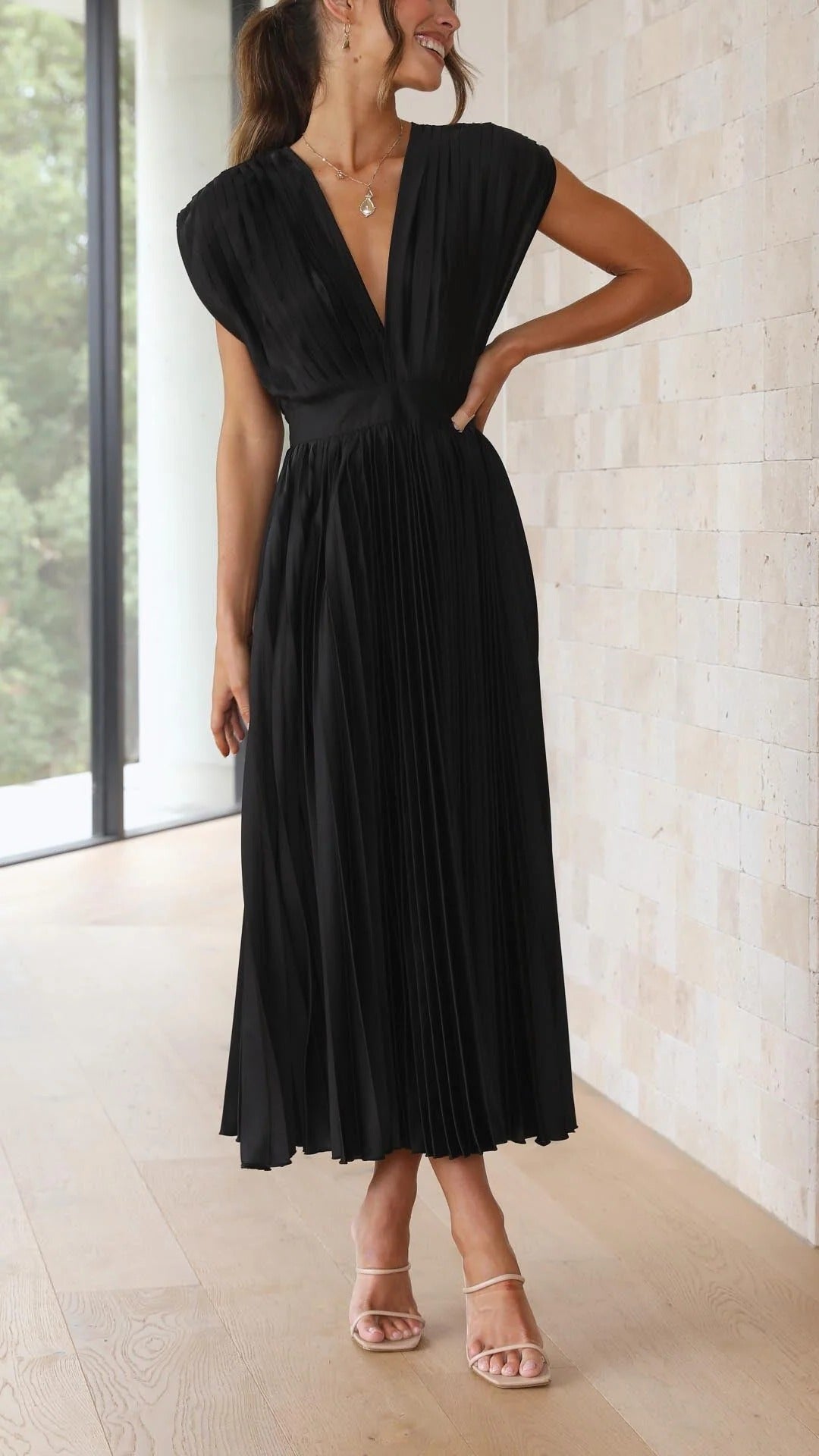 Women's Pleated V-Neck Long Dress
