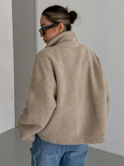 Fleecejacke aus Lammwolle für Damen mit Stehkragen und Reißverschlussfront
