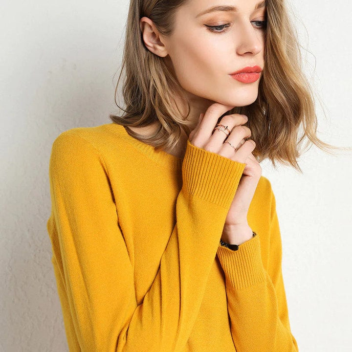 Women’s Classic Long-Sleeve Round-Neck Sweater