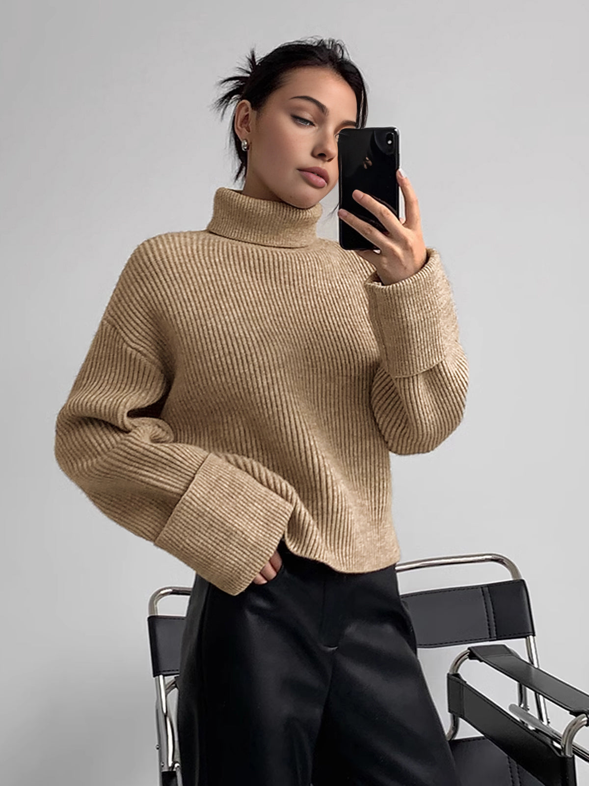 Ribstrikket rullekravesweater til kvinder med høj strækbarhed og komfort